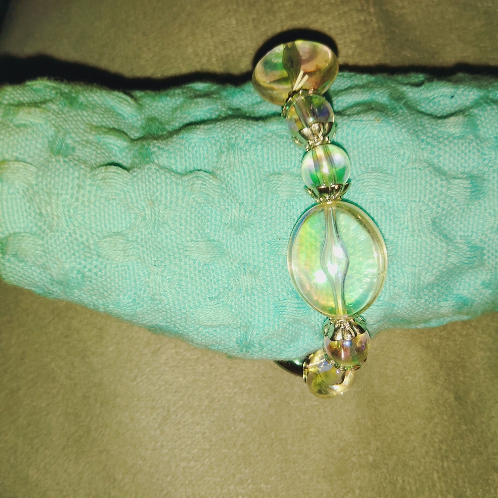 Elegant Iridescent Beaded Bracelet